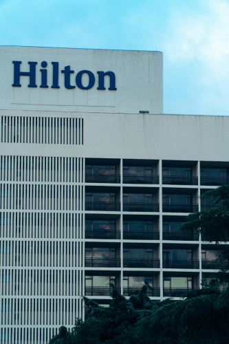 Hotel-Sign-Hilton