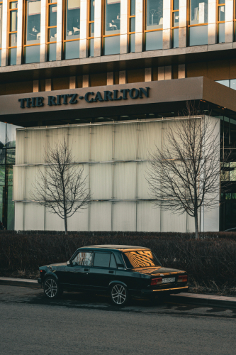 Hotel-Sign-Ritz-Carlton